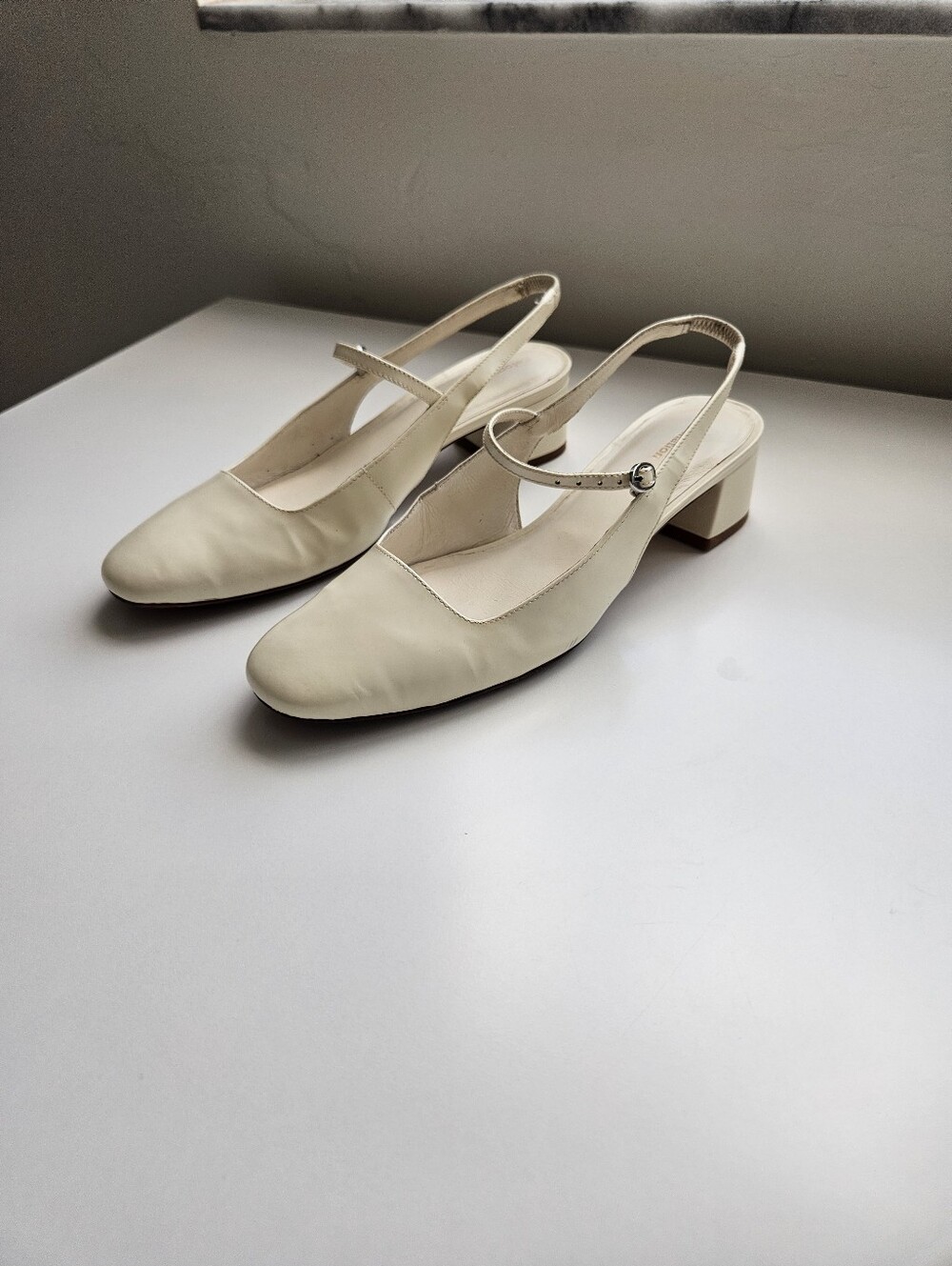 Reformation Maddox Cream Patent Leather Slingback Low Block Heel Round Toe Shoes - Picture 4 of 16